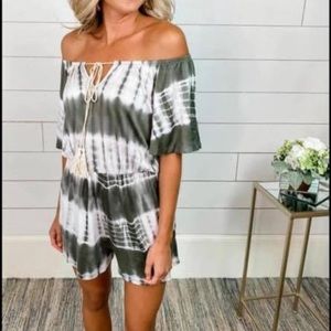 Off the shoulders romper small